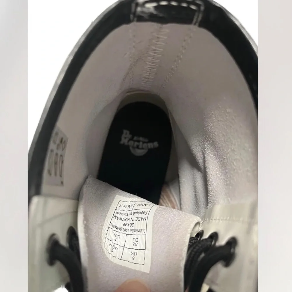 Dr Martens Women’s Air Wair Combat Boots - Picture 7 of 8